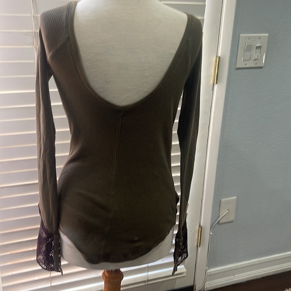 Free People army green tunic with embroidered burgundy cuffs with clasp closings - Picture 3 of 5